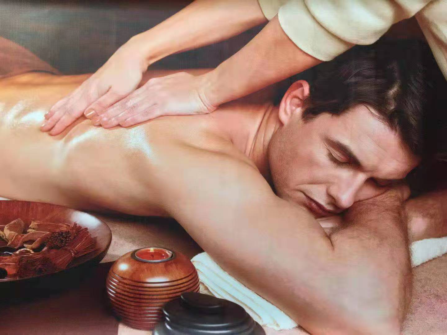 Back massage at Fealen Massage